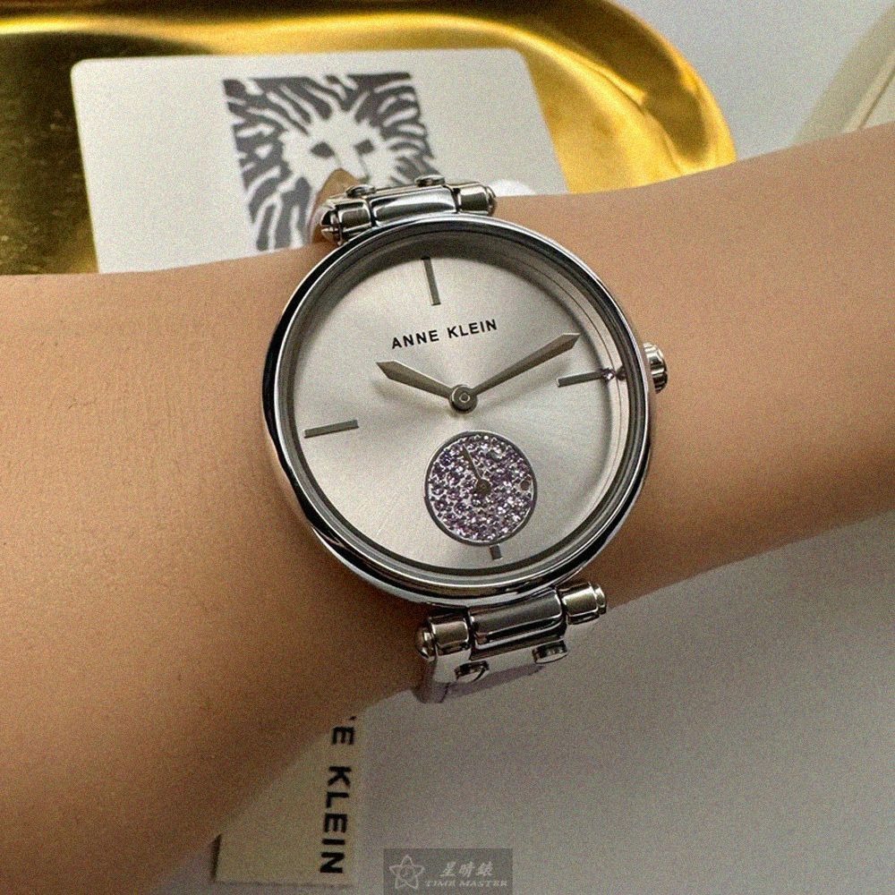 ANNE KLEIN手錶,編號AN00408,34mm銀圓形精鋼錶殼,銀白色簡約, 中二針顯示錶面,紫色真皮皮革錶帶款-細節圖6