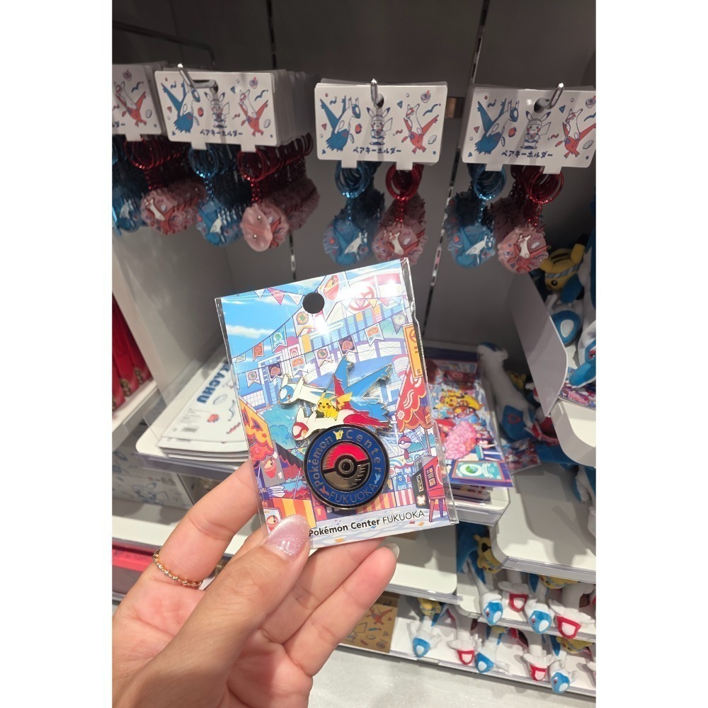 [現貨]日本 寶可夢中心限定 徽章 福岡 名古屋 時拉比 拉帝亞斯 拉帝歐斯-細節圖2