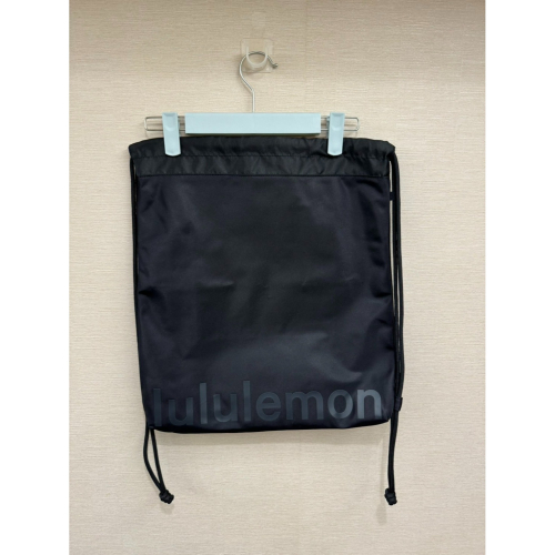 美國 lululemon 中性款 黑色 13L 輕便運動包 束口背包 Lightweight Gym Sack