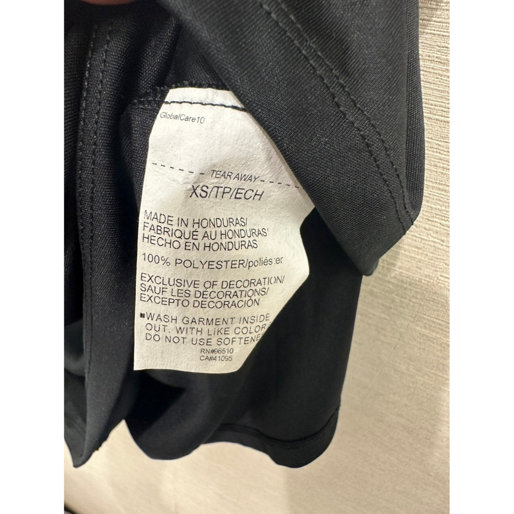 美國 Under Armour UA 女款 短袖黑色運動T恤 size XS-細節圖3