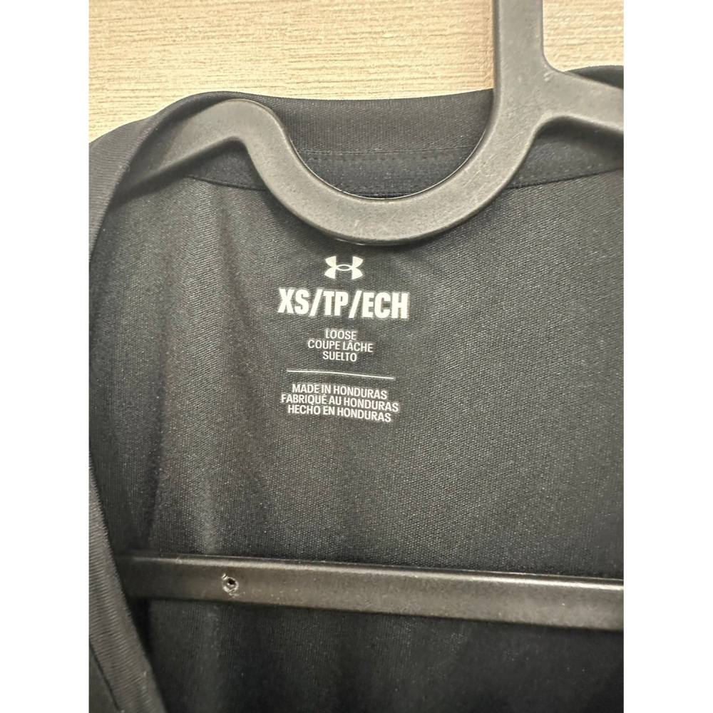 美國 Under Armour UA 女款 短袖黑色運動T恤 size XS-細節圖4