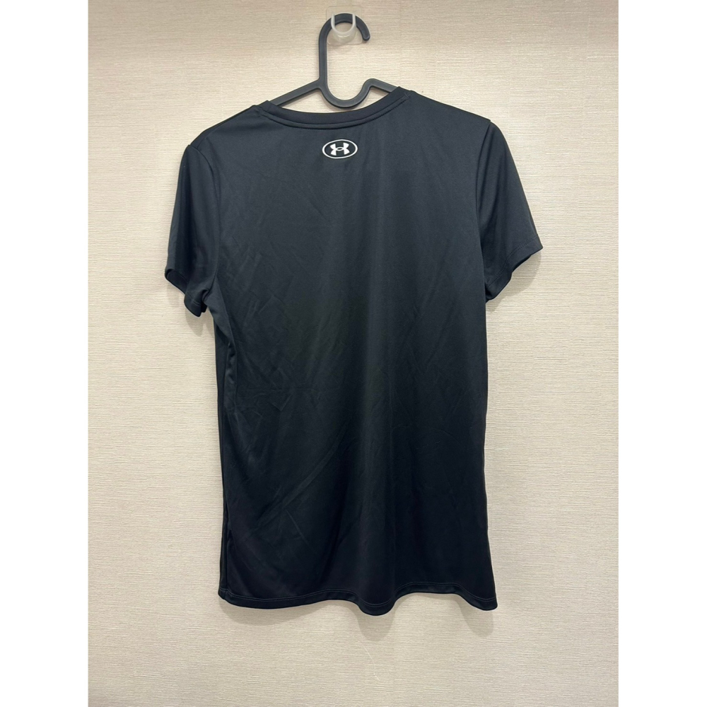 美國 Under Armour UA 女款 短袖黑色運動T恤 size XS-細節圖5