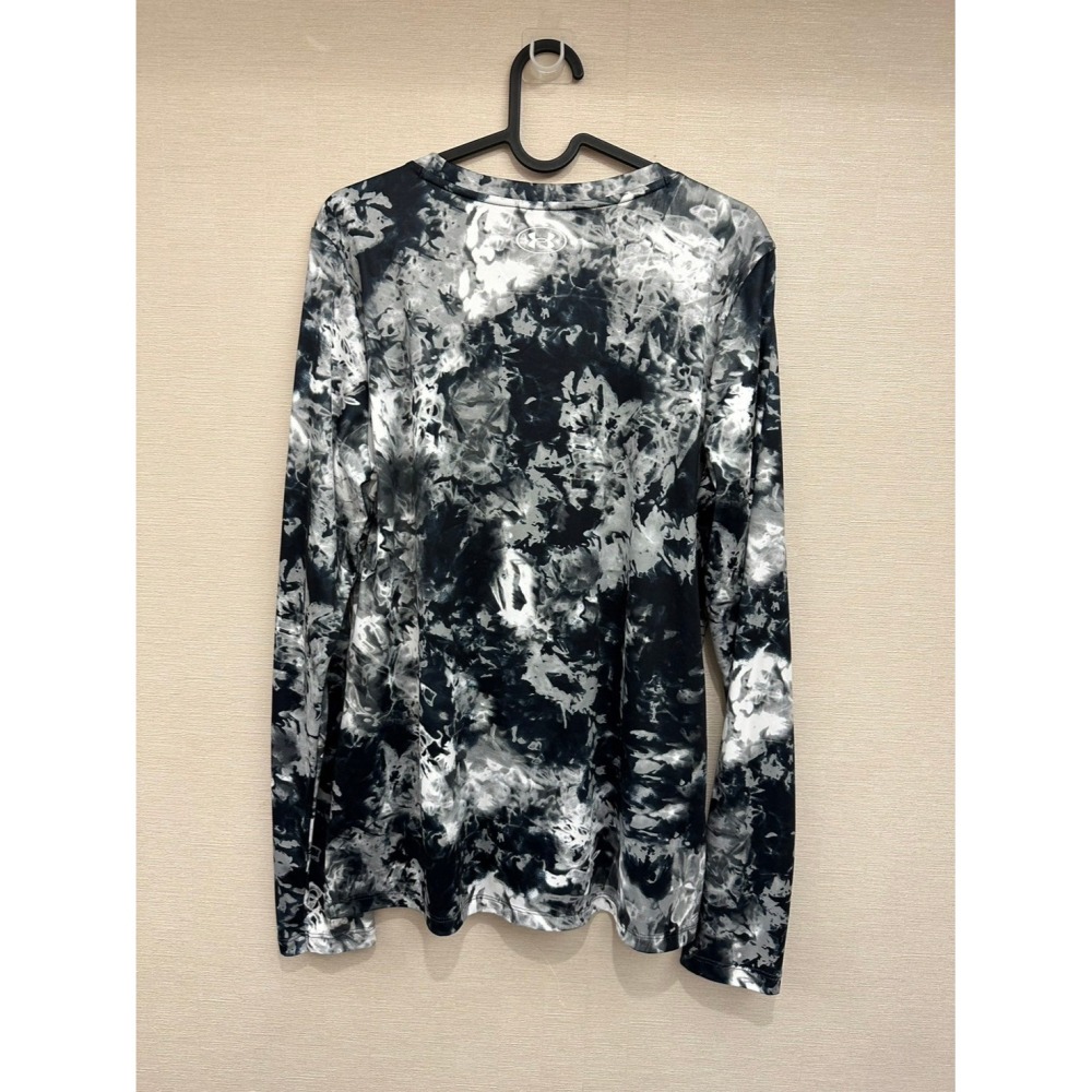 <二手> Under Armour UA 長袖寬鬆版黑白扎染印花T恤 size L-細節圖3