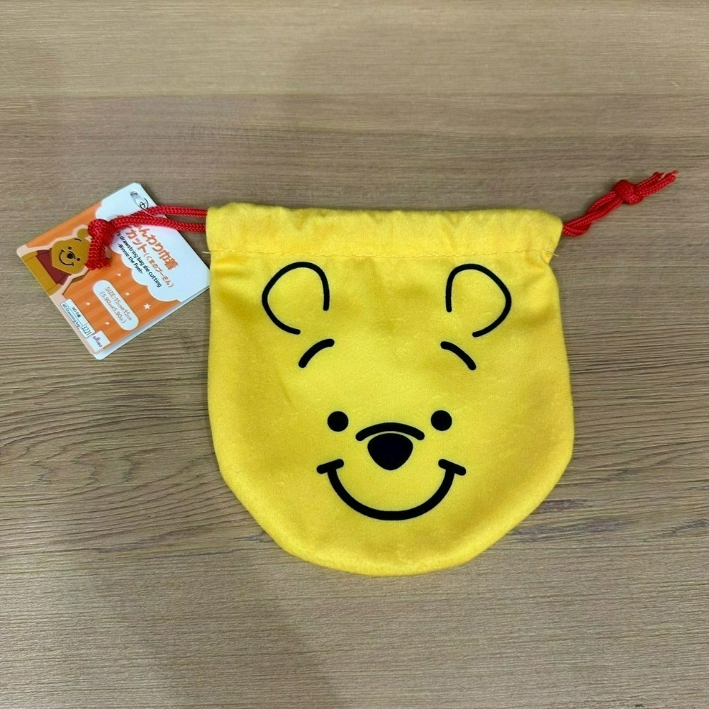 日本 百元商店 大創 Seria 維尼 小物 拉鍊包 洗衣袋 模具 野餐墊 風扇罩 水壺套 夾鏈袋 冷水瓶 濾茶器 杯蓋-規格圖11