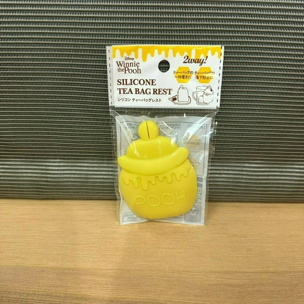[6/20新增款式] 日本 百元商店 大創 Seria 維尼 小物 拉鍊包 野餐墊 文具 夾鏈袋 冷水瓶 濾茶器 杯蓋-規格圖11