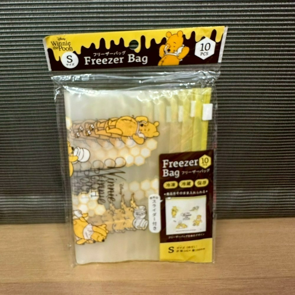 日本 百元商店 大創 Seria 維尼 小物 拉鍊包 洗衣袋 模具 野餐墊 風扇罩 水壺套 夾鏈袋 冷水瓶 濾茶器 杯蓋-規格圖11