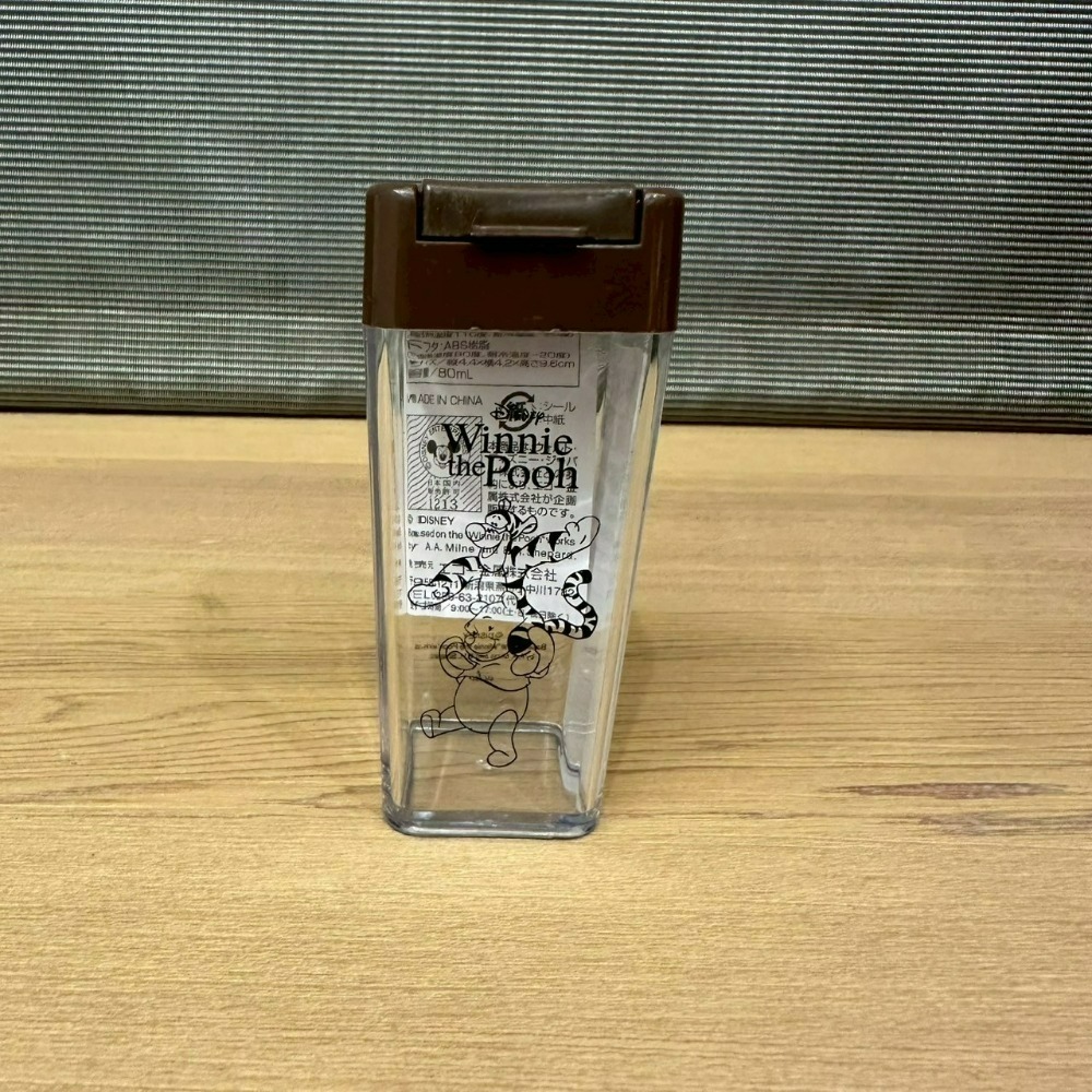 日本 百元商店 大創 Seria 維尼 小物 拉鍊包 洗衣袋 模具 野餐墊 風扇罩 水壺套 夾鏈袋 冷水瓶 濾茶器 杯蓋-規格圖11