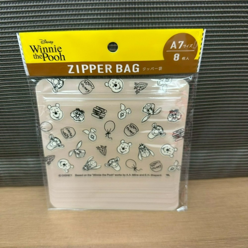 日本 百元商店 大創 Seria 維尼 小物 拉鍊包 洗衣袋 模具 野餐墊 風扇罩 水壺套 夾鏈袋 冷水瓶 濾茶器 杯蓋-規格圖11