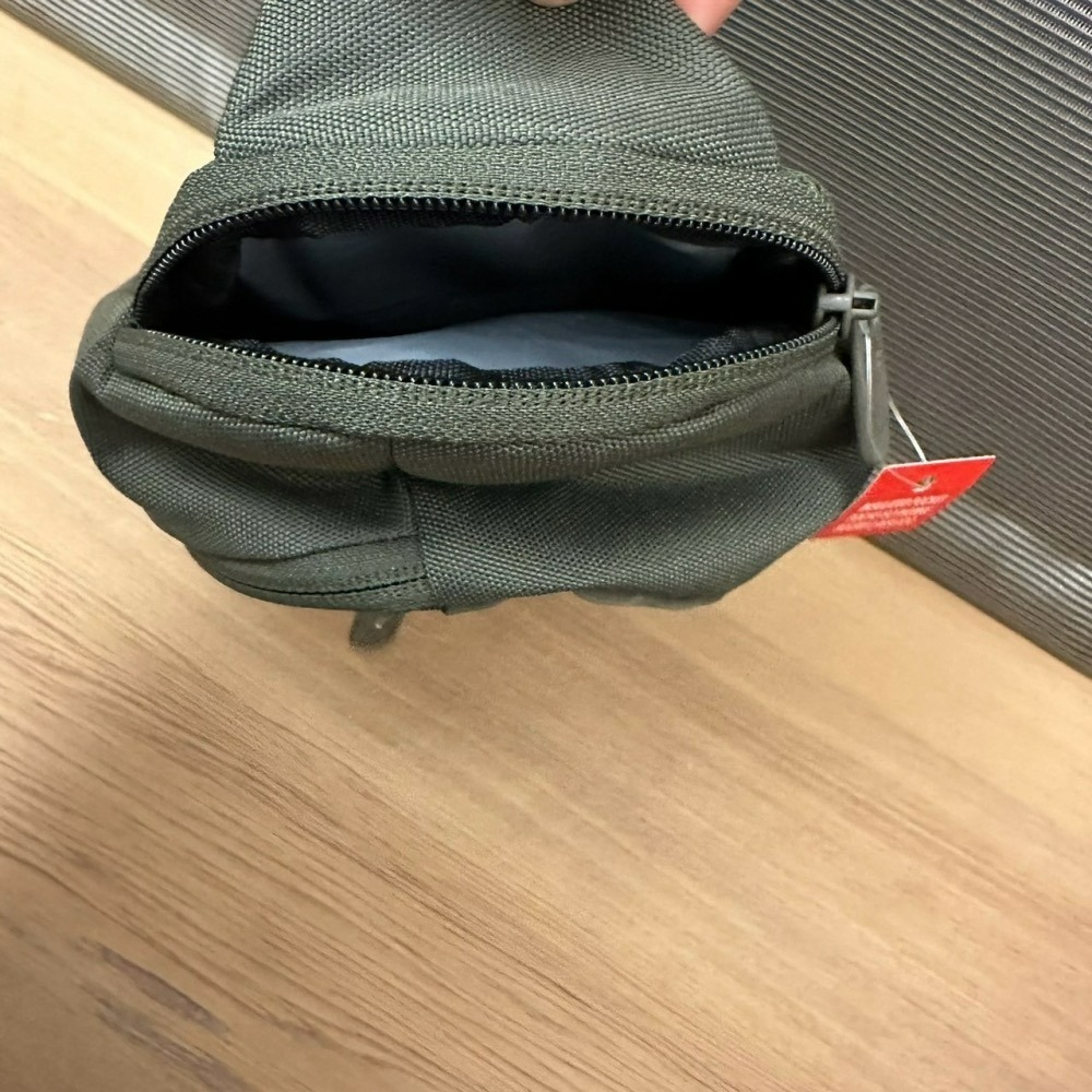 美國 UA 安德瑪 Under Armour Flex 斜背包 肩背包 胸包 腰包 軍綠 橘紅-細節圖2