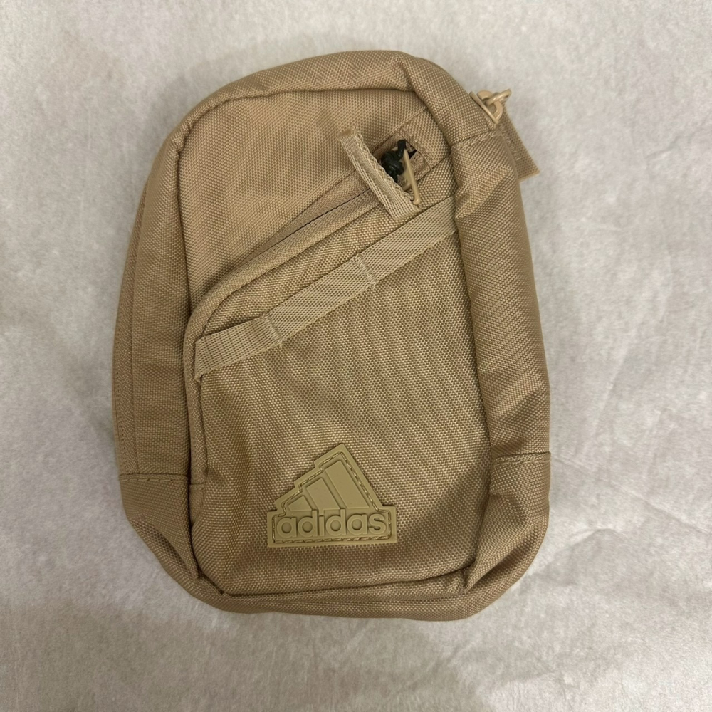 美國 adidas Prime 迷你 斜背包 肩背包 胸包 暖砂岩色-細節圖6