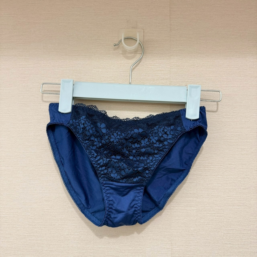 日本 Triumph 黛安芬 AMO＇S STYLE 藍色蕾絲內衣 70D + 內褲 M ASTM1150 WHU-細節圖6