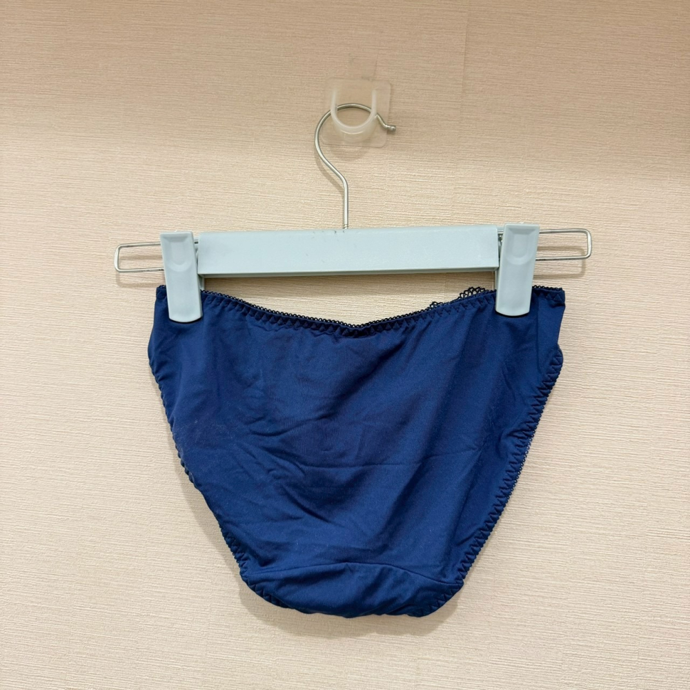 日本 Triumph 黛安芬 AMO＇S STYLE 藍色蕾絲內衣 70D + 內褲 M ASTM1150 WHU-細節圖8