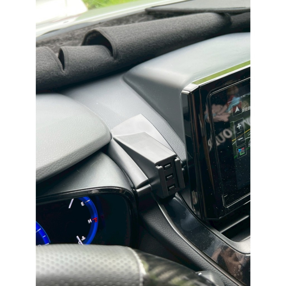 Corolla Cross 專用手機架配件 螢幕左側配件 專車專用 altis 12代 不擋出風口配件 車用手機架配件-細節圖3