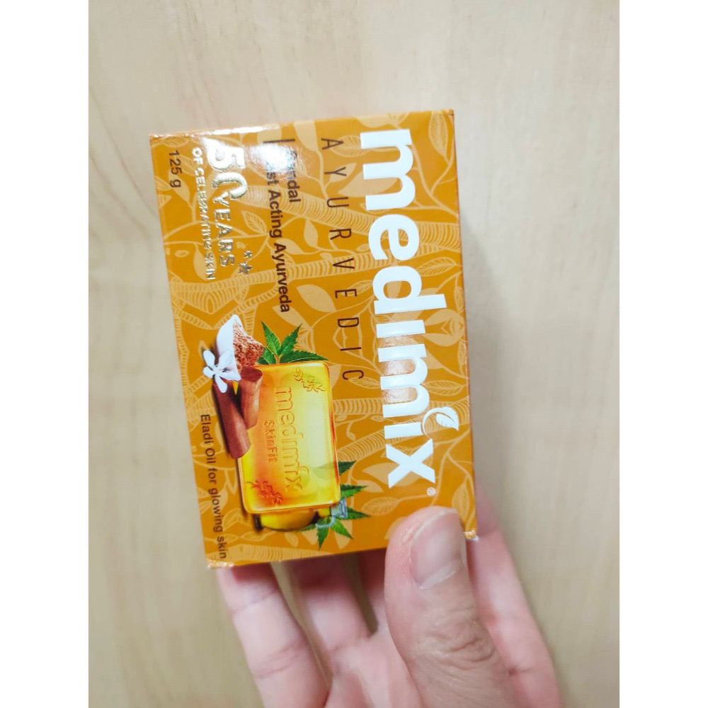 印度MEDIMIX 綠寶石皇室藥草浴 香皂 美肌皂 125g 深綠色草本美肌/淺綠寶貝美肌/橘色檀香美肌 洗臉洗澡都可以-規格圖5