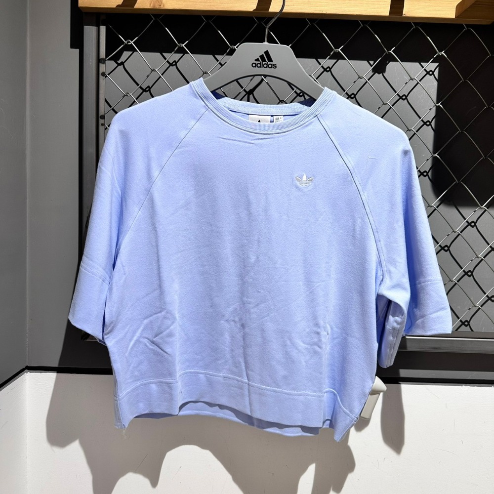 𝓑&𝓦現貨免運 IC5251  ADIDAS ESS T-SHIRT 女短袖上衣-細節圖2