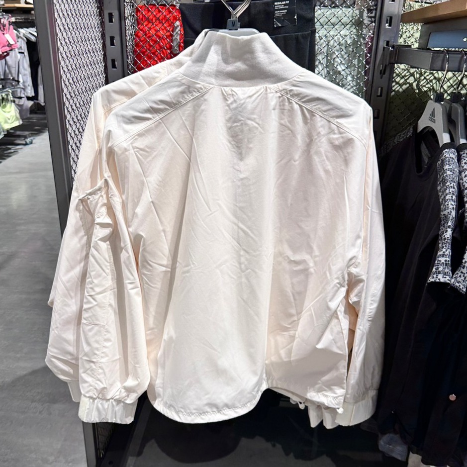 𝓑&𝓦現貨免運 IA2135  Adidas 女 運動外套-細節圖2