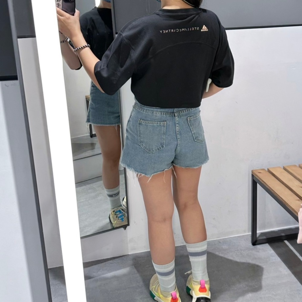 𝓑&𝓦現貨免運 GV5097  Adidas aSMC CROP 女短版 短袖上衣-細節圖2