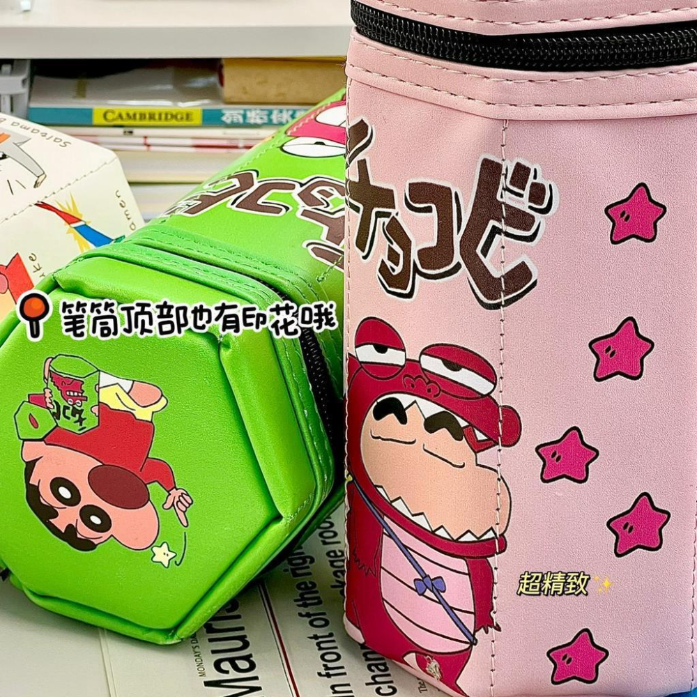 【叭啥貨-現貨秒出🚀】蠟筆小新立體鉛筆盒、創意卡通文具收納盒、學生大容量文具袋，卡通立式鉛筆盒-細節圖3