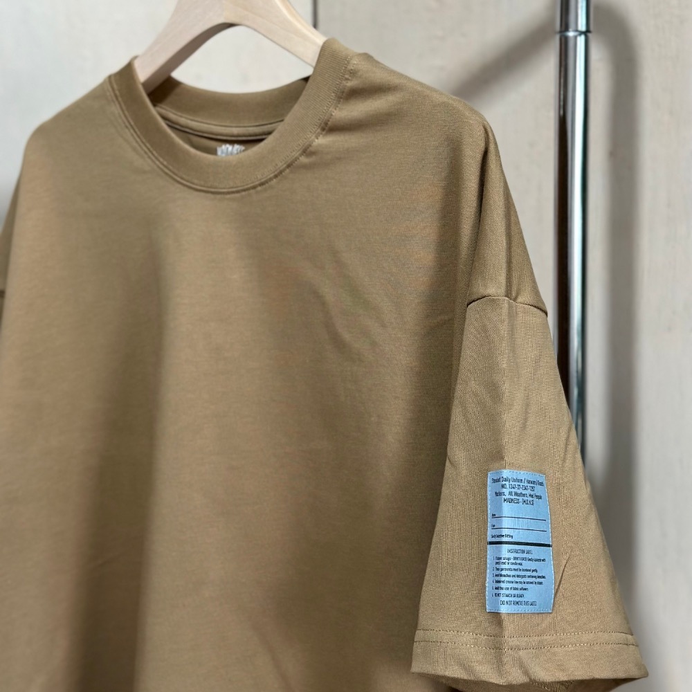【Bro Closet】MADNESS  灰標素色短袖T恤  余文樂潮牌 寬鬆版型-細節圖2