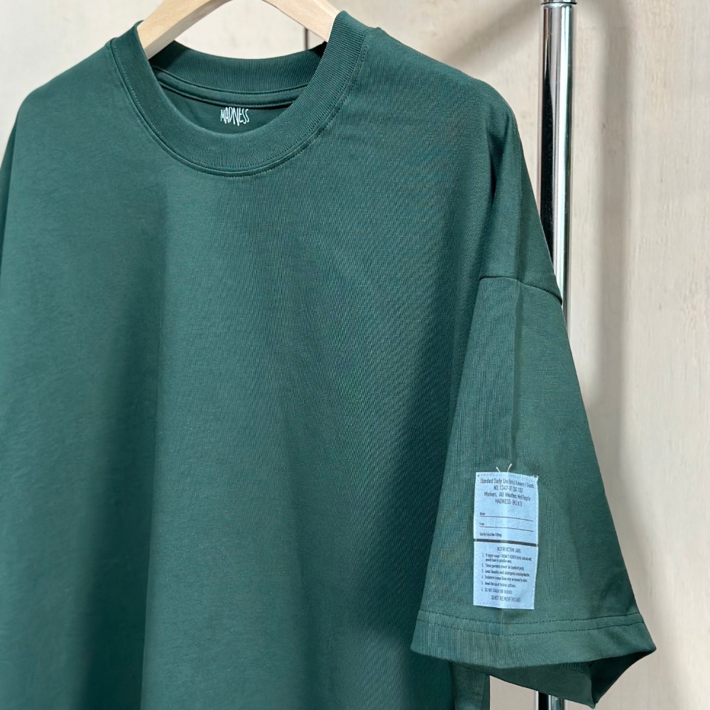 【Bro Closet】MADNESS  灰標素色短袖T恤  余文樂潮牌 寬鬆版型-細節圖4