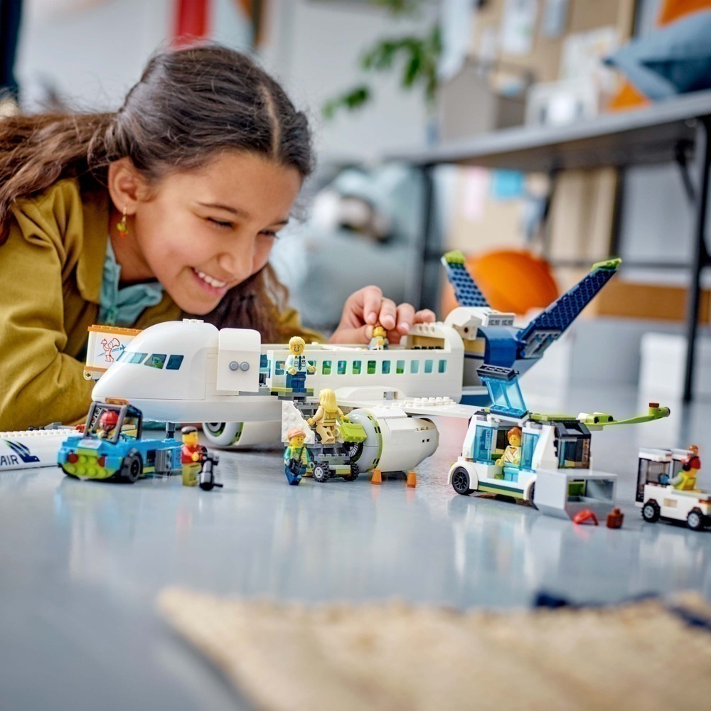 ［想樂］全新 樂高 LEGO 60367 City 城市 客機 飛機 (盒損)-細節圖6