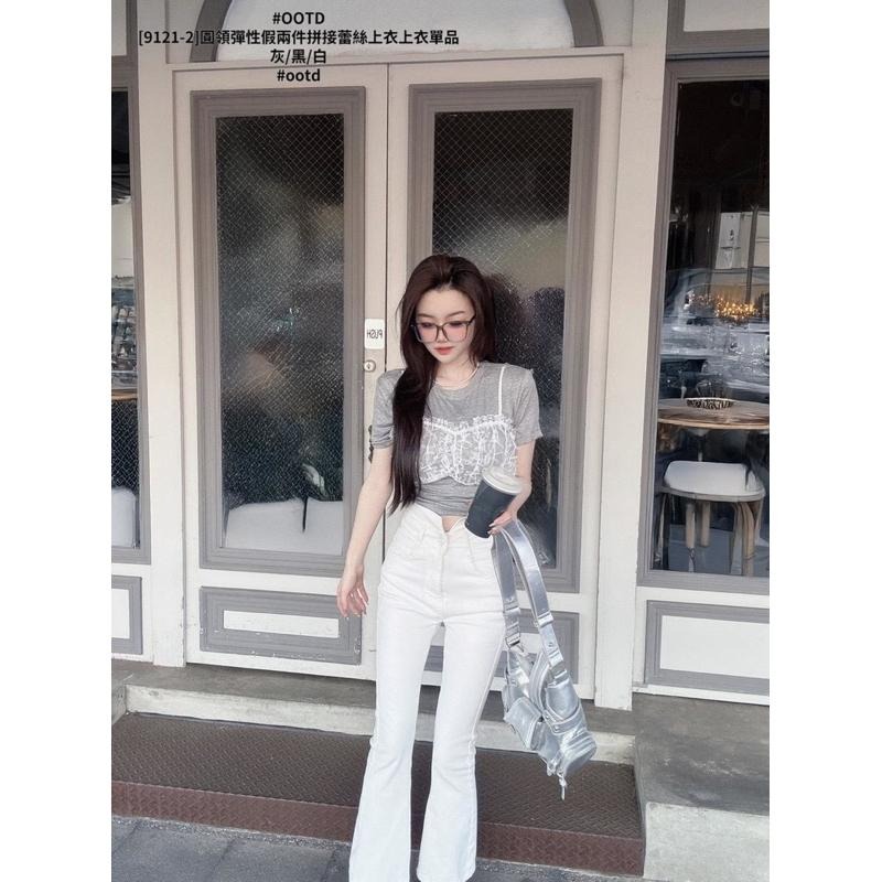 預購- T 恤 9121-2 圓領彈性 假兩件 拼接蕾絲上衣 單品 灰/黑/白-細節圖3