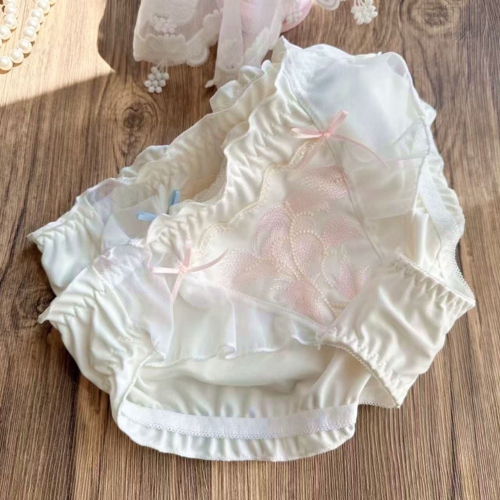 預購 Ki.studio 實拍｜日系 小清新 777 甜美 刺繡 牛奶絲 荷葉公主 中腰三角 內褲 M-L  2色-細節圖3