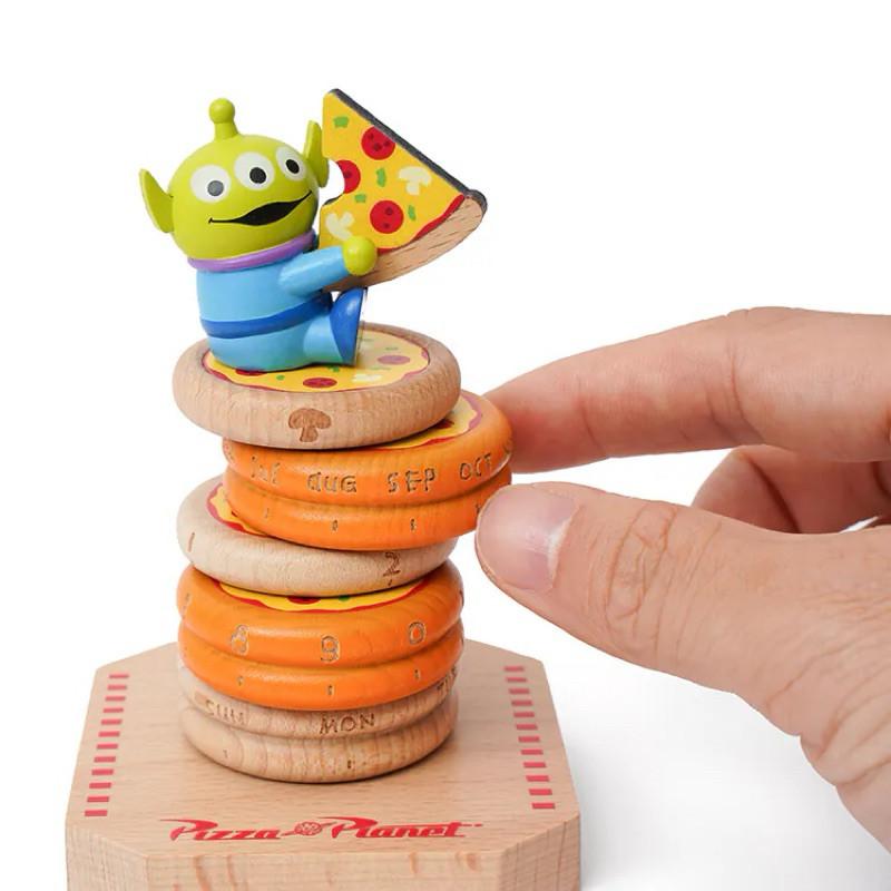 現貨正版 三眼怪披薩 轉動萬年曆 迪士尼 萬年曆 轉動萬年曆 木頭萬年曆 Disney 1289015-細節圖7