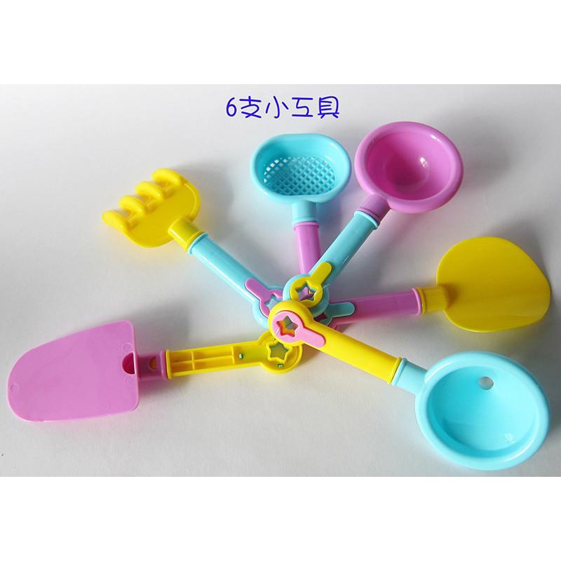 現貨正版 冰雪奇緣 寶貝戲水玩沙組 迪士尼堆堆城堡玩沙組 玩沙工具 海灘組 艾莎 安娜沙灘城堡 灑水器 小鏟子 小耙子-細節圖5