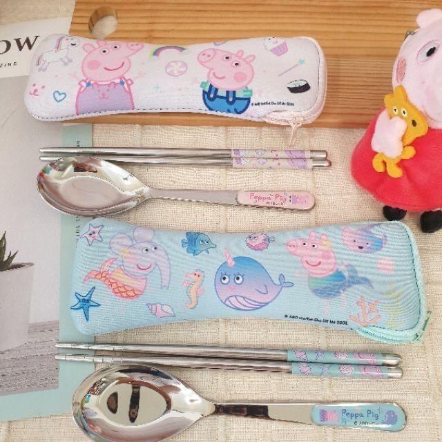 現貨正版 佩佩豬潛水布不鏽鋼餐具組 粉紅豬小妹304不鏽鋼餐具組 潛水布套 環保餐具組 喬治 佩奇 湯匙筷子組 不銹鋼餐-細節圖3