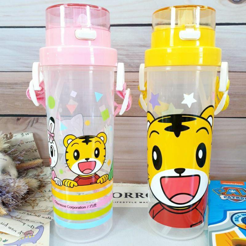 現貨正版 巧虎 小巧吸管水壺 500ml 吸管水壺 桃樂比 琪琪 彈蓋水壺 可背式 台灣製 兒童水瓶 背帶水壺-細節圖2
