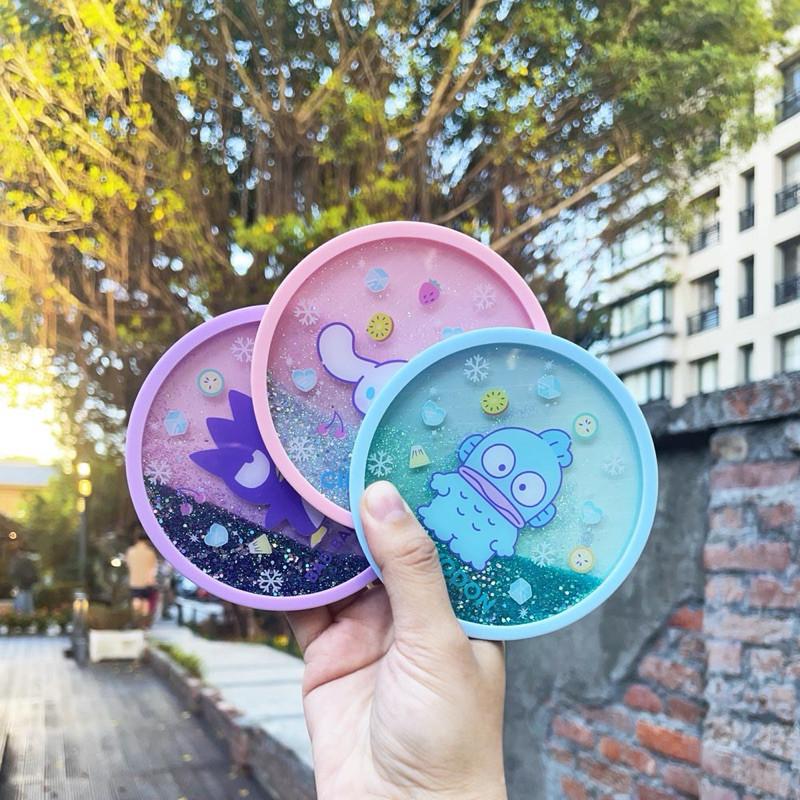 現貨正版 三麗鷗 流沙杯墊 大耳狗杯墊 人魚漢頓 茶墊 防滑 隔熱 酷企鵝止滑杯墊-細節圖7