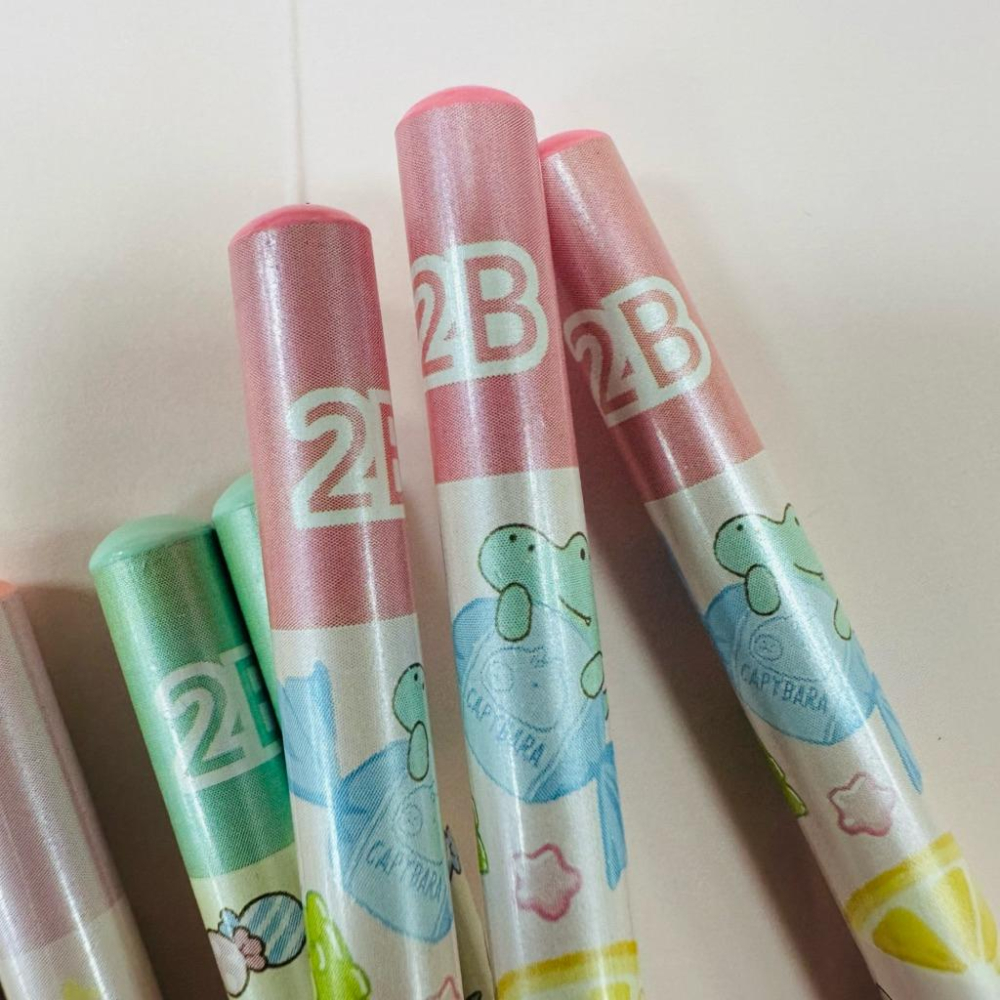現貨正版 卡皮巴拉 6入木頭鉛筆 水豚 2B鉛筆 學前鉛筆 卡通鉛筆 抗菌 鉛筆 兒童 文具 幼稚園 學齡前-細節圖7