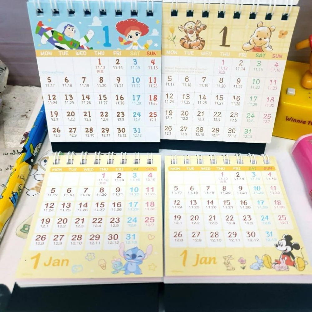 現貨正版 2026年 迪士尼 迷你桌曆 三角小桌曆 維尼 玩具總動員 史迪奇 米奇 行事曆 桌上迷你月曆 備忘錄 台灣製-細節圖5