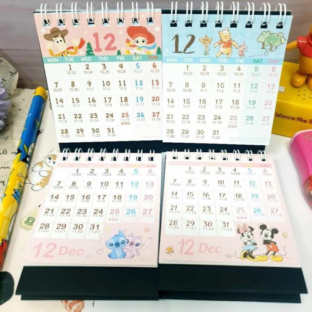 現貨正版 2026年 迪士尼 迷你桌曆 三角小桌曆 維尼 玩具總動員 史迪奇 米奇 行事曆 桌上迷你月曆 備忘錄 台灣製-細節圖6