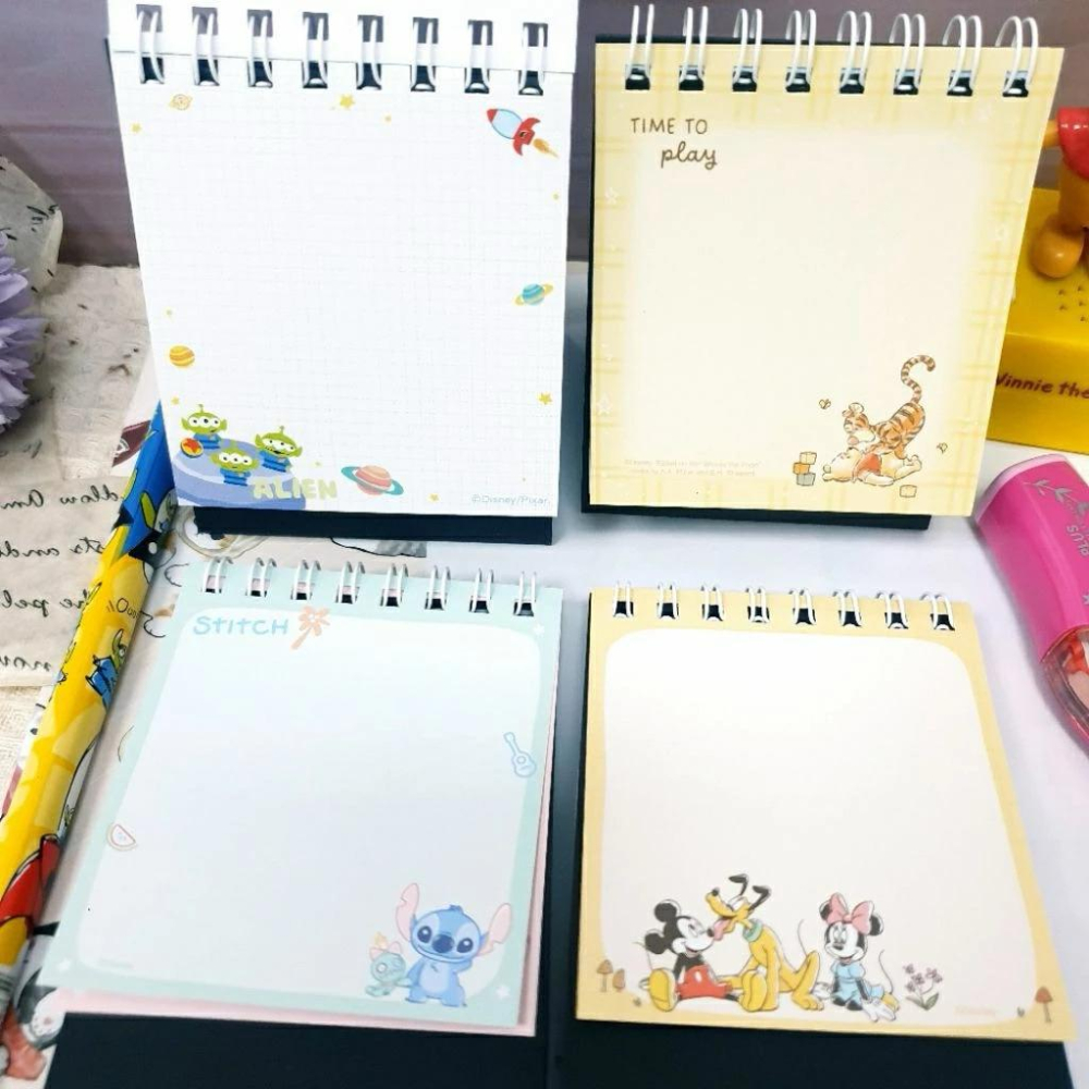 現貨正版 2026年 迪士尼 迷你桌曆 三角小桌曆 維尼 玩具總動員 史迪奇 米奇 行事曆 桌上迷你月曆 備忘錄 台灣製-細節圖8