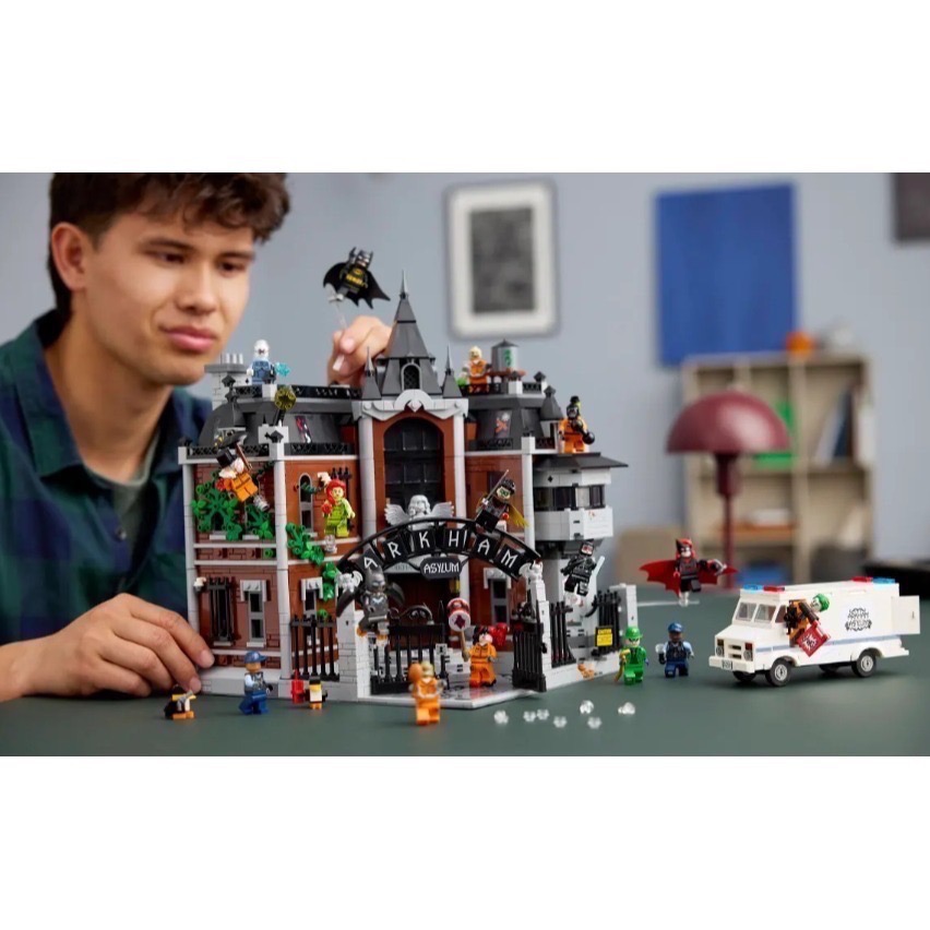 《狂樂玩具屋》LEGO 76300 阿卡漢精神病院 Arkham Asylum 蝙蝠俠 Batman(9月出貨)-細節圖2