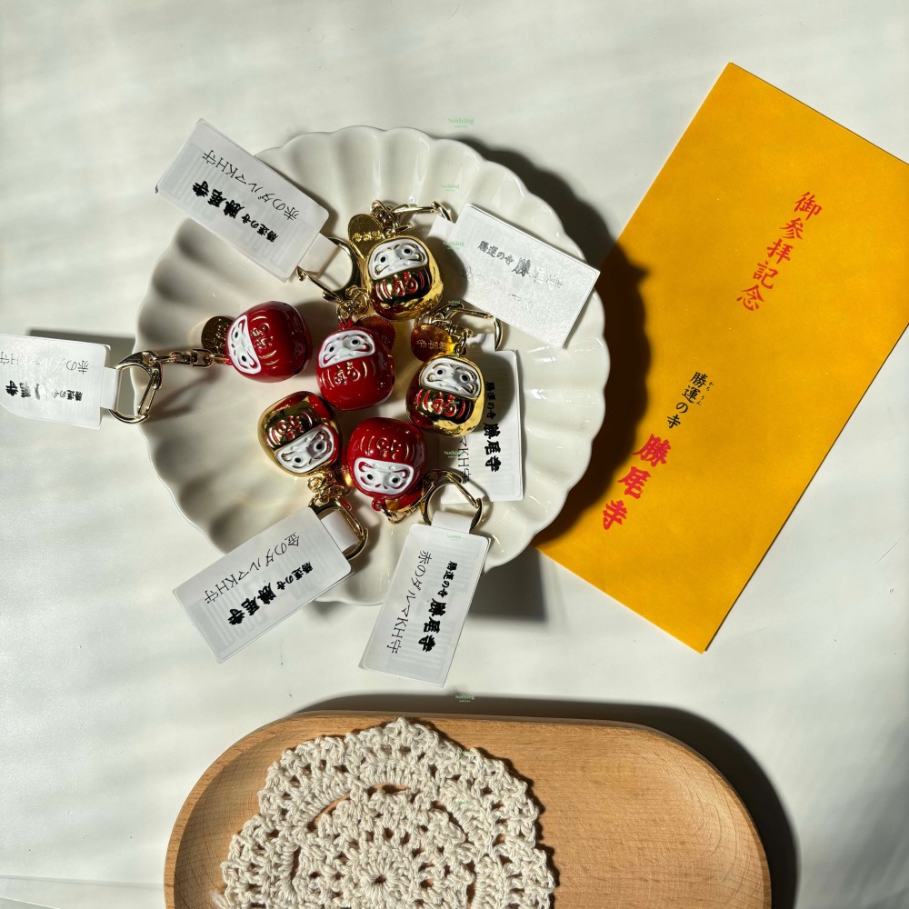 現貨🔥日本限定 勝尾寺 達摩御守 達摩吊飾 鑰匙圈 達摩明信片 不倒翁御守-細節圖3