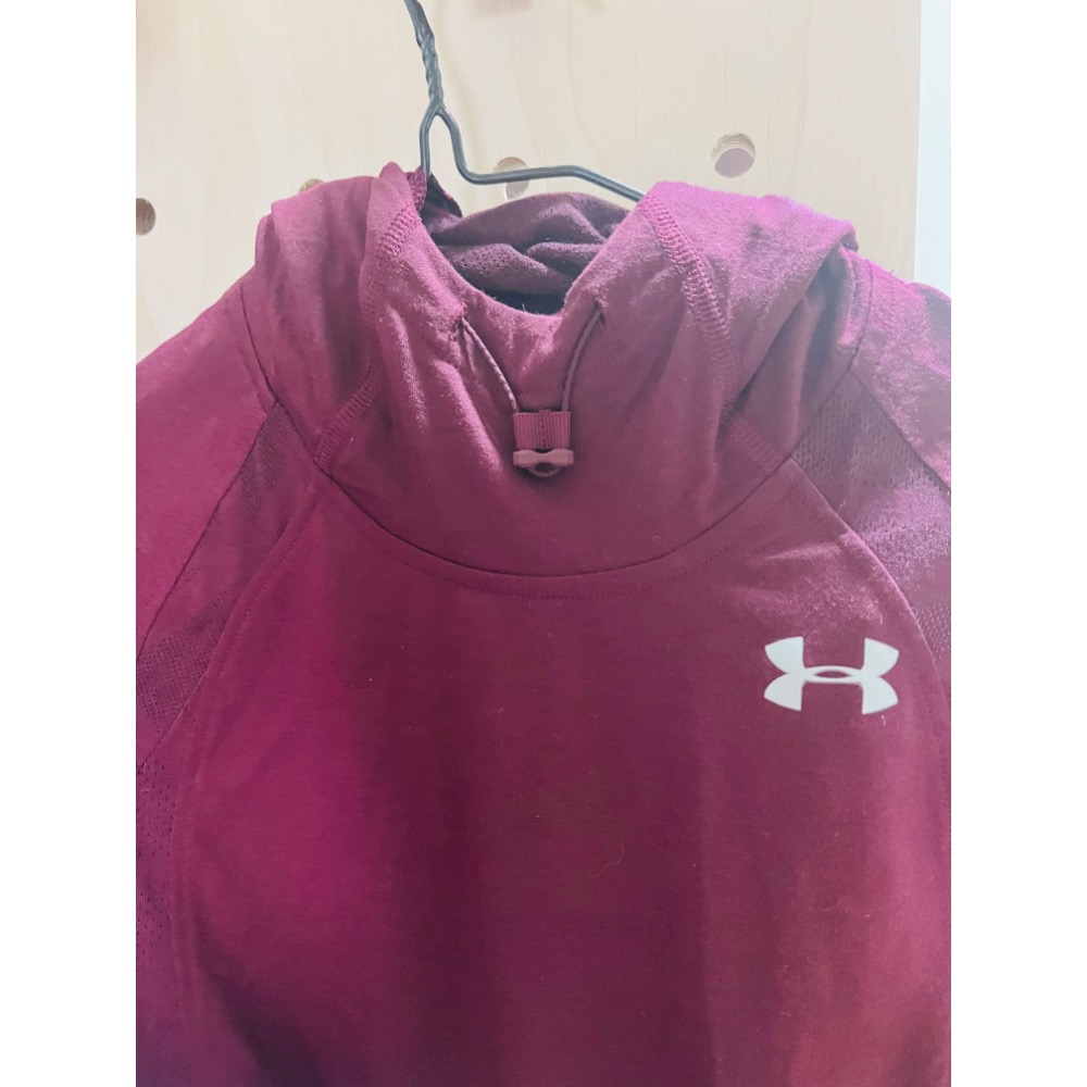 UA 安德瑪一款「酒红 (600)」色 / 暗红色連帽衛衣 / 套頭衫 (pullover hoodie）-細節圖4