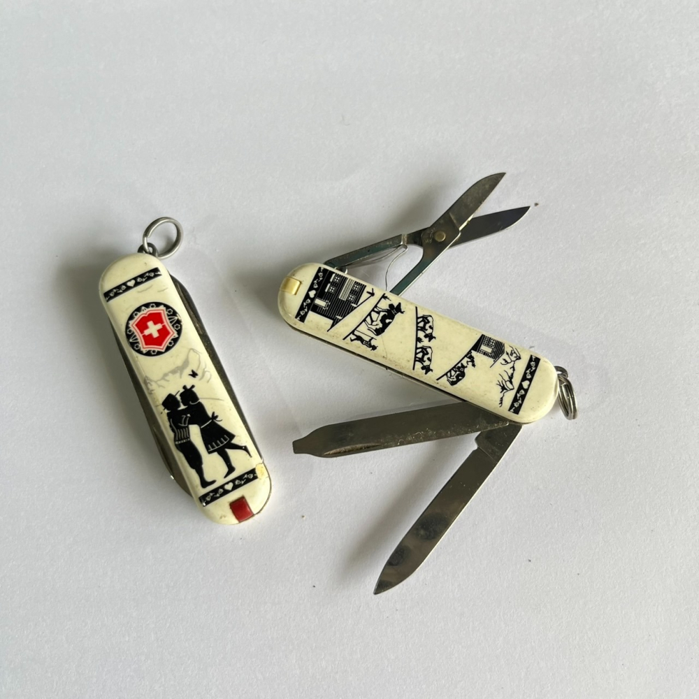 [ 沐沐屋]victorinox  維氏 58MM 經典七用 限量印花 阿爾卑斯山之戀-細節圖2