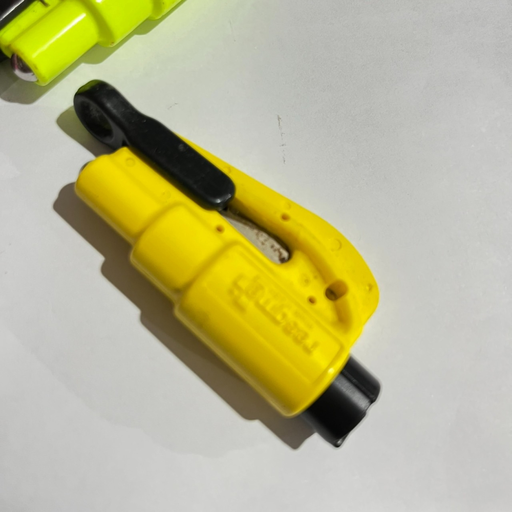 [沐沐屋]二手-美國 RESQME救援霸 救援鑰匙圈 割安全帶 , 車窗擊破器-細節圖3