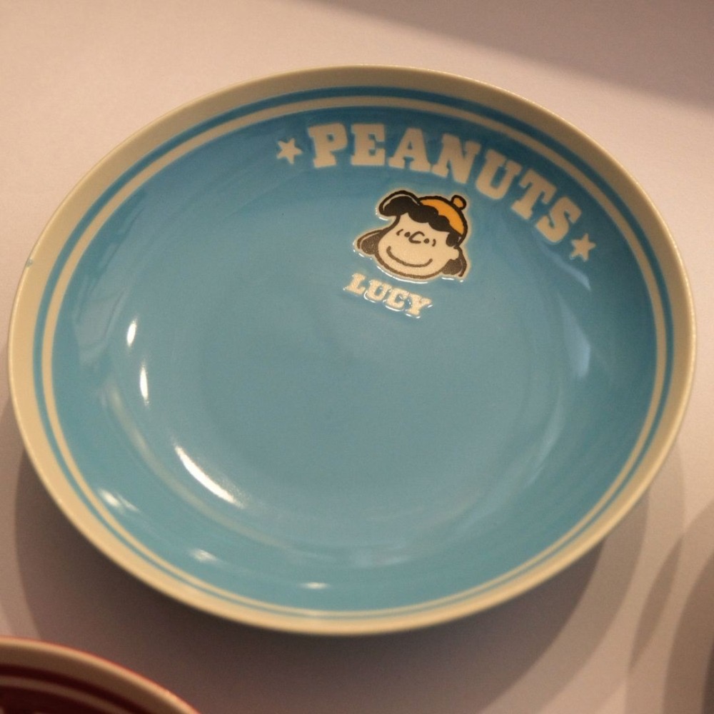 現貨 【Snoopy】史努比 陶瓷盤 Yamaka 日本製🇯🇵 歐拉夫 查理布朗 露西-細節圖2