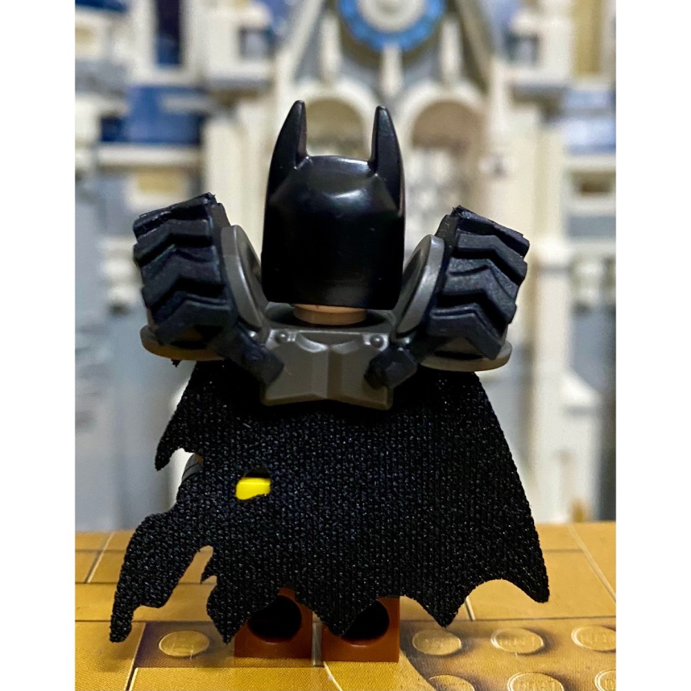 ［步步高］展品LEGO 樂高 70840 蝙蝠俠（眼部上緣有如圖，無把玩，僅展示，關節正常近新如圖）-細節圖2