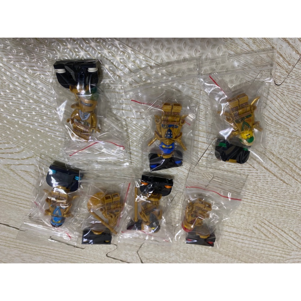 [步步高］組裝入袋 樂高lego 炫風忍者 十週年 黃金忍者 七隻一套（含武器配件地台）-細節圖3