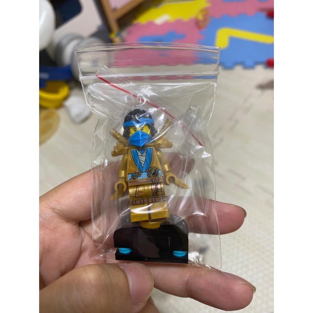 [步步高］組裝入袋 樂高lego 炫風忍者 十週年 黃金忍者 七隻一套（含武器配件地台）-細節圖10