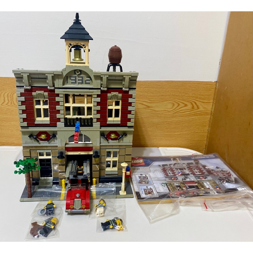 ［步步高］展品稀有樂高lego 10197 街景消防局（有書無盒，目測無缺，有黃化）