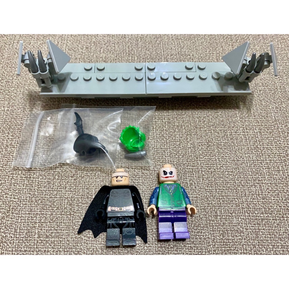 ［步步高］展品近新入袋樂高lego 76240 蝙蝠俠+小丑一套（附底下站台）-細節圖2