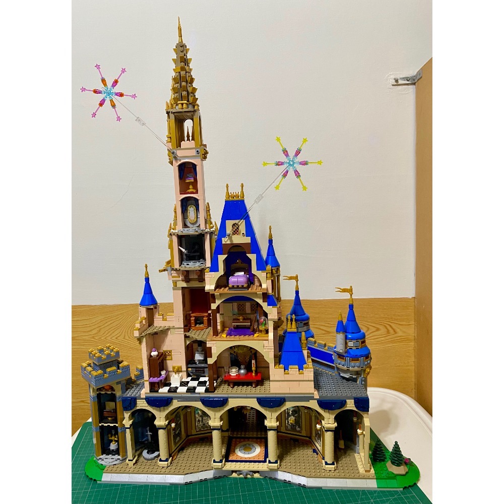 [步步高］已組展品場景拆賣樂高lego 43222 新迪士尼城堡（僅場景、無盒書，8-9成完整有缺，現況如圖）-細節圖2