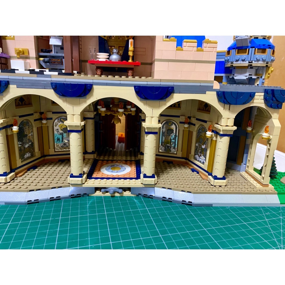 [步步高］已組展品場景拆賣樂高lego 43222 新迪士尼城堡（僅場景、無盒書，8-9成完整有缺，現況如圖）-細節圖5