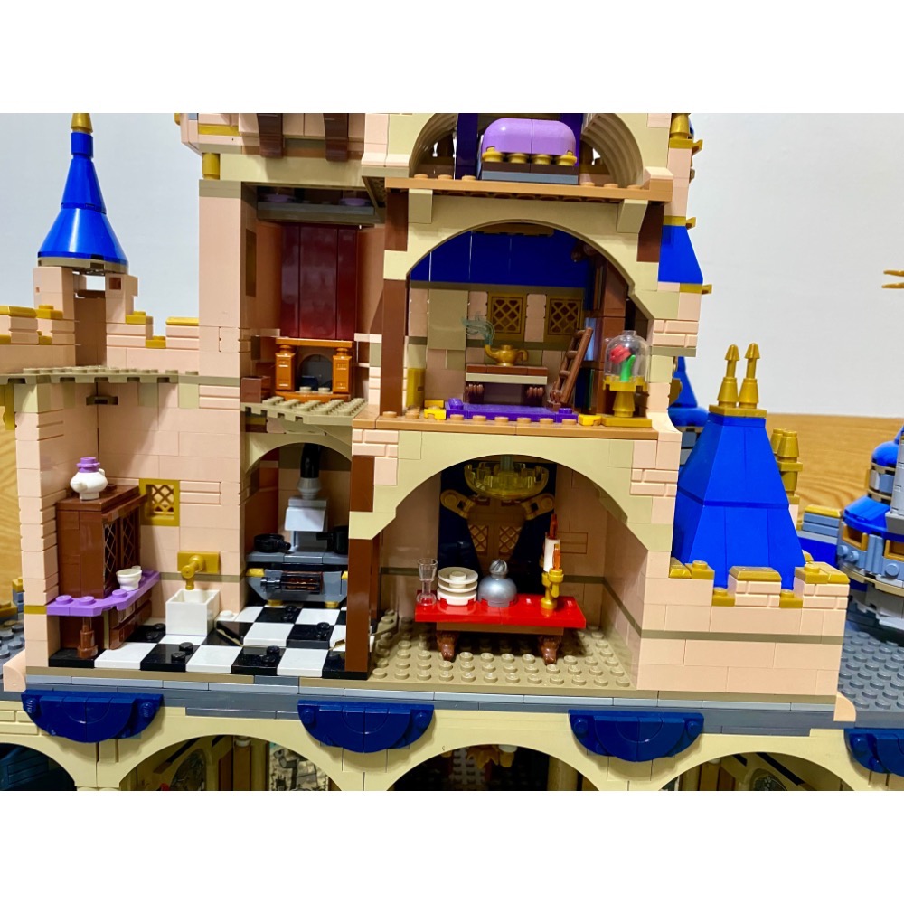 [步步高］已組展品場景拆賣樂高lego 43222 新迪士尼城堡（僅場景、無盒書，8-9成完整有缺，現況如圖）-細節圖6